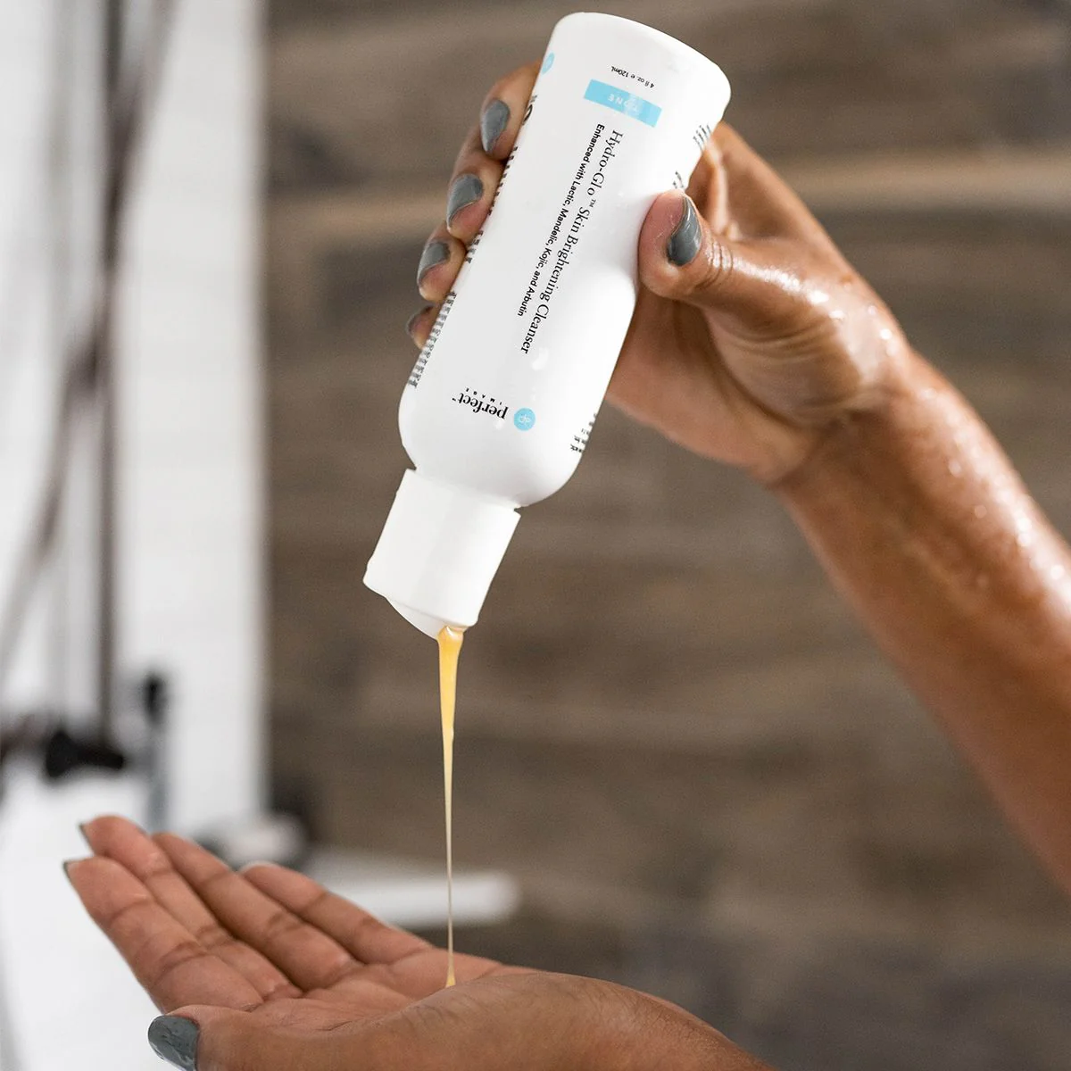 Hydro-Glo Skin Brightening Cleanser - Image 4