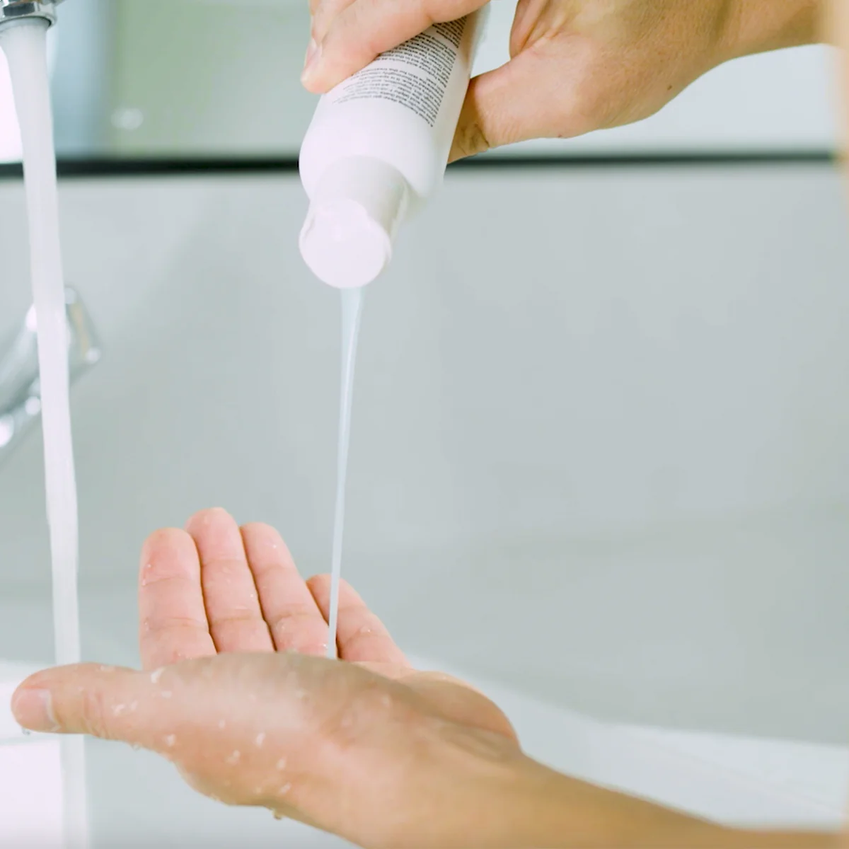 Salicylic Deep Gel Cleanser - Image 8